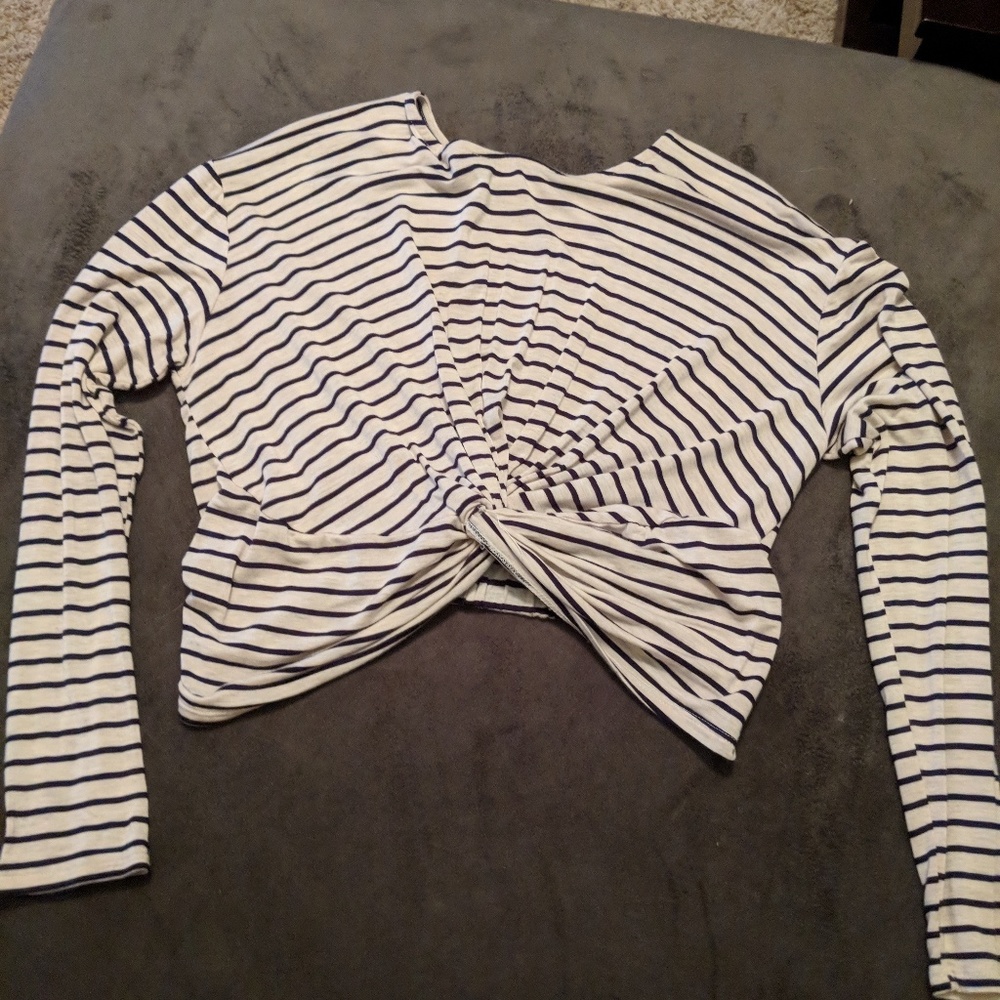 Long sleeve cop top